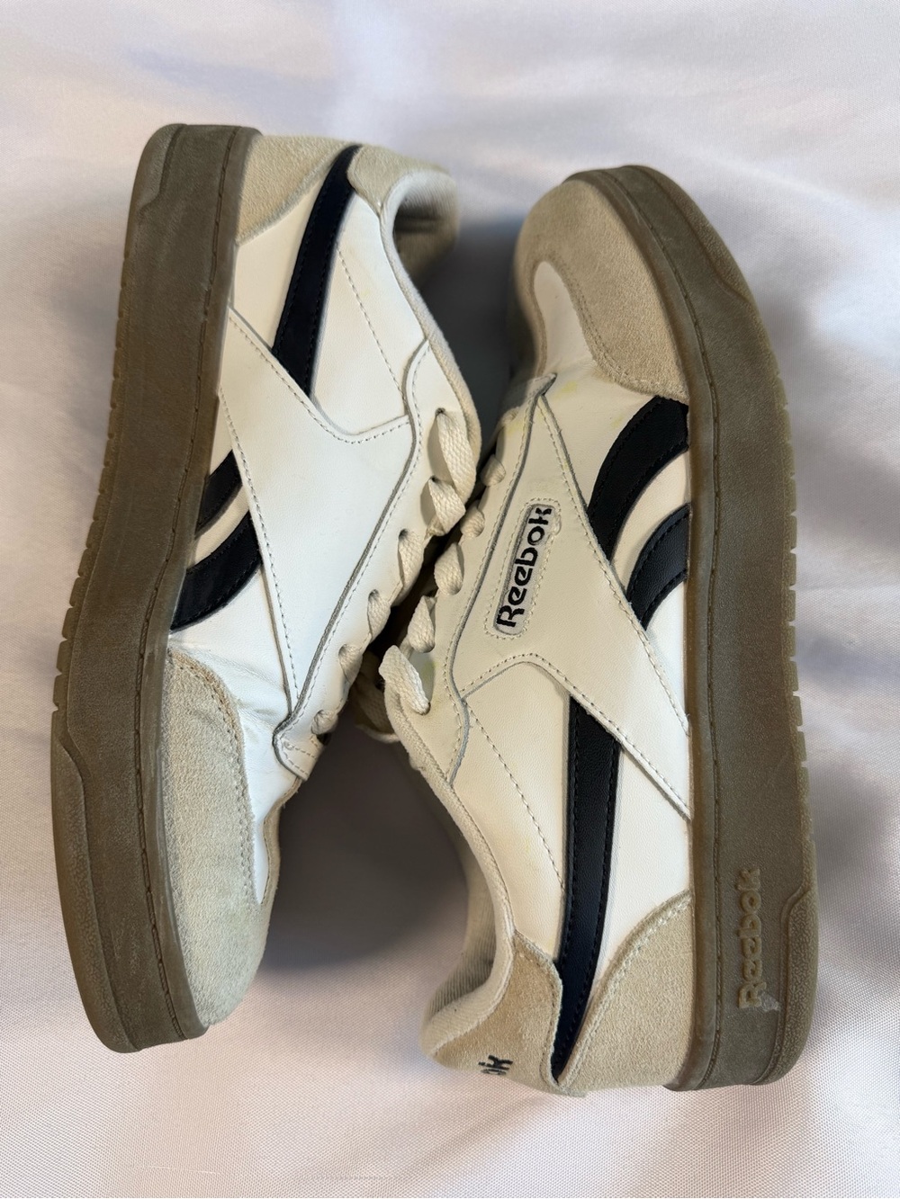 Reebok Court Advance Women’s Sneakers Size 8.5 White Black Gum Sole Retro